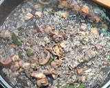 Foto del paso 3 de la receta: Arroz meloso marinero en tinta