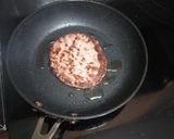 Foto del paso 1 de la receta: Hamburguesa de cerdo con setas al ajillo y mayonesa de cebolla
