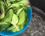 Une image de l'étape 1 de Sirop de menthe maison.