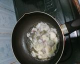 Foto langkah ke 5 dari resep Oseng Kecambah Sosis Pedas.
