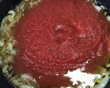 Foto del paso 2 de la receta Rape con salsa de pimientos y piñones al vino dorado