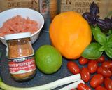 Une image de l'étape 1 de Salade de mangue et saumon parfumée au basilic.