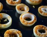 Foto langkah ke 3 dari resep Onion ring with macaroni Bolognese sauce.