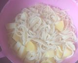 A picture of step 2 of Potato spaghetti.