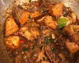 Hình bước làm 2 của món Gà kho cay Lào