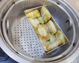 Foto langkah ke 4 dari resep Sawi Putih Gulung Isi Ayam.