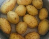 Foto del paso 1 de la receta: ENSALADA TIBIA DE ESPINACAS🥬SALTEADAS CON PAPINES🥔(AL PIMENTÓN)😋👏😋