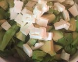 Une image de l'étape 3 de Salade accompagnée d’avocats et de feta spéciale Dordogne.