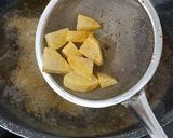Foto langkah ke 1 dari resep Semur Tahu dan Kentang.