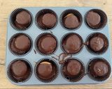A picture of step 6 of Vegan oreo muffins.
