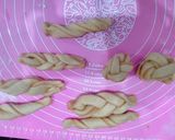 Hình bước làm 2 của món Bánh mì bơ đậu phộng, bánh mì cuộn milo