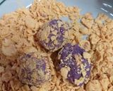 Gambar langkah 5 resipi Bebola Ubi Ungu Cornflakes Madu.