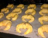 Füstölt sajtos, magvas mini kiflik recept fázis 11 fotója