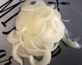 Une image de l'étape 2 de Tourte au munster, oignon, cumin et vin blanc.