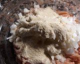 Foto del paso 2 de la receta: Hamburguesas de pollo con cebolla y toque de salsa de soja