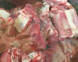 Hình bước làm 2 của món Bún sườn bò,chả lụa