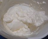 Foto langkah ke 4 dari resep Cara Mudah Membuat Butter Cream Sendiri di Rumah.