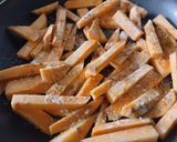 Foto del paso 1 de la receta: Batata 🍠/ Boniato / camote "fritos" con salsa de yogurt y mostaza🥛🧅🍠