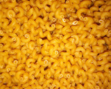 A picture of step 1 of Macaroni and beans jallop.