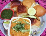 A picture of step 4 of Onion Pav Bhaji.