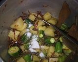 A picture of step 4 of Parwal do pyaza.