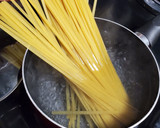 Foto del paso 2 de la receta: Fetuccini en crema y espinacas