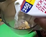 A picture of step 3 of Banana milkshake.