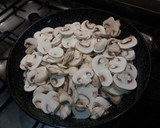 Foto del paso 2 de la receta: Champiñones con huevos y pan tostado