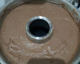 Foto langkah ke 4 dari resep Bolu coklat panggang 4 telur.
