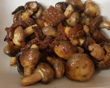 A picture of step 3 of My Garlic Mushrooms and Sundried tomatoes. 😁.
