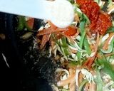 A picture of step 5 of Vegetable szechuan spaghetti.