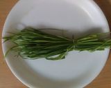 A picture of step 1 of Wheatgrass Shot.