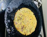 A picture of step 4 of Palak MEethi green garlic paratha.