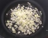 Foto del paso 1 de la receta: Huevo frito con calabacín