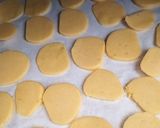 Foto del paso 3 de la receta: Galletitas de manteca sabor limón 🍋