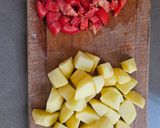 Foto del passaggio 1 della ricetta Fagiolini/Cornetti in umido saporiti con patate