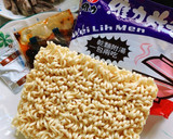 炒泡麵維力炸醬麵版本～剩菜再製食記的食譜步驟1照片
