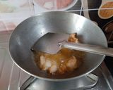 A picture of step 1 of Stir Fry Prawns.