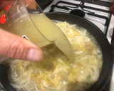 Foto del paso 4 de la receta: Muslo de pollo deshuesado en salsa de cebolla y alcachofas