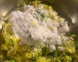 A picture of step 4 of Cabbage peas thoran.
