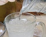 Foto langkah ke 2 dari resep Es Kelapa Muda Selasih.