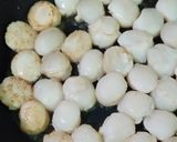 Foto langkah ke 3 dari resep Scallops with Garlic Butter Sauce.