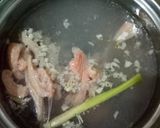 Foto langkah ke 5 dari resep Kaldu ikan salmon untuk mpasi.