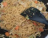 Foto langkah ke 10 dari resep Mie goreng kuning.