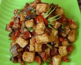 Foto langkah ke 6 dari resep Tahu Ikan Tomat Simpel.