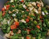 Foto del paso 2 de la receta: 🐓🍗Pollo entero relleno al horno con vegetales🥦🥕🥔
