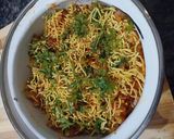 A picture of step 3 of Maggi bhel.
