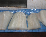 Foto del paso 1 de la receta: Bacalao rebozado con harina especial para rebozar sin huevo