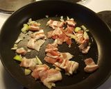 A picture of step 1 of Bacon, eggs and chili.