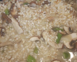 Foto del paso 3 de la receta: Risotto de espárragos, champiñones, setas y....trufa!! 😍